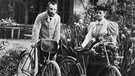 Pierre und Marie Curie mit Fahrrädern | Bild: picture-alliance/dpa; The Print Collector / Heritage-I