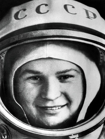 Valentina Tereschkowa im Raumanzug. Die Russin war die erste Frau im All. | Bild: picture-alliance/dpa