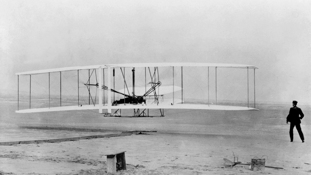 Erster Flug der Brüder Wright 1903 | Bild: picture-alliance/dpa