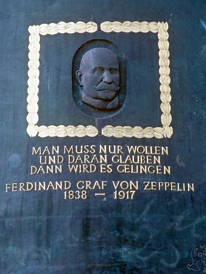 Gedenkstein für Ferdinand Graf von Zeppelin | Bild: picture-alliance/dpa