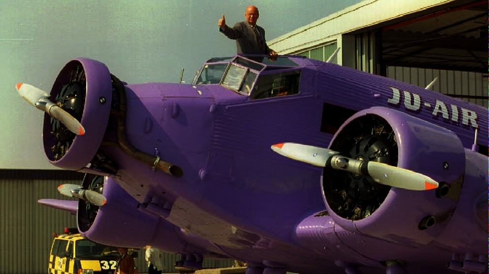 Ju 52 in lila als Werbeträger | Bild: picture-alliance/dpa