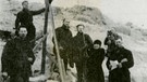 Caroline Mikkelsen hisst 1935 die dänische Flagge in der Antarktis | Bild: Norwegian Polar Institute/picture-alliance/dpa