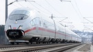 Der ICE. - ein großes Kapitel in der Geschichte der Eisenbahn. 1991 kam er auf Deutschlands Schienen. | Bild: picture-alliance/dpa