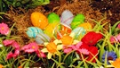 Der Osterhase bringt die Ostereier. Zu Ostern haben Eier Hochkonjunktur - sie landen im Osternest. | Bild: picture-alliance/dpa