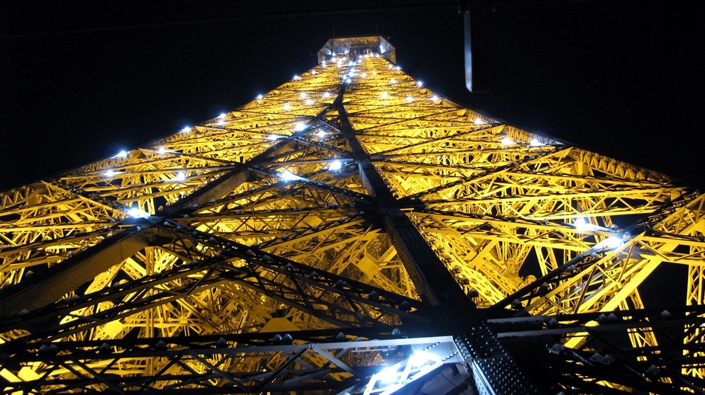 Die "eiserne Dame" wurde am 31. März 1889 in Paris eingeweiht. Gustave Eiffel revolutionierte mit dem Eiffelturm die Architektur: Wie die "eiserne Dame" nach einem aufwändigen Bau zum Wahrzeichen von Paris wurde, erfahrt ihr hier. | Bild: picture-alliance/dpa