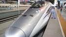 Der chinesische CRH im Bahnhof | Bild: picture-alliance/dpa