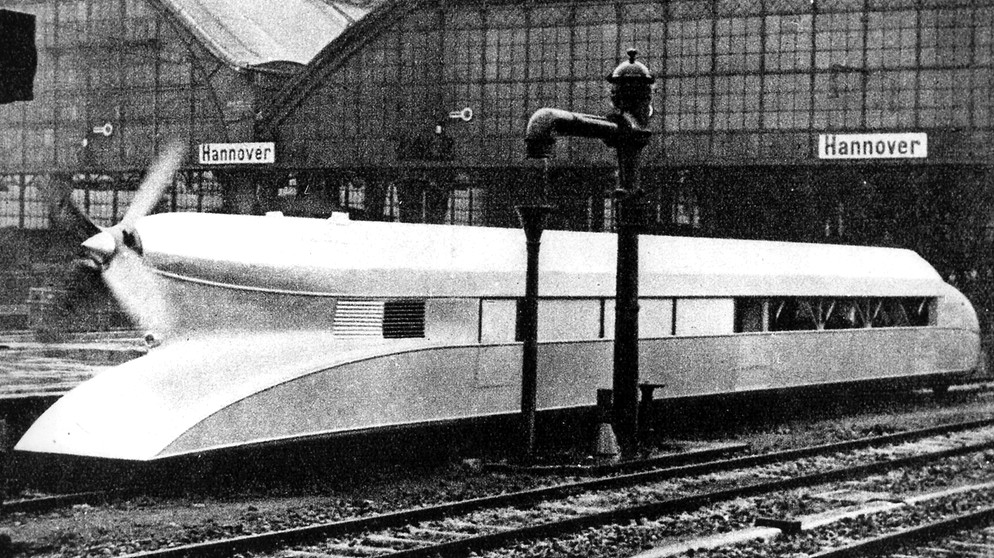Das Ur-Modell der schnellen Züge und deutsche Eisenbahngeschichte::
der deutsche Schienenzeppelin von 1931 am Bahnhof Hannover | Bild: picture-alliance/dpa