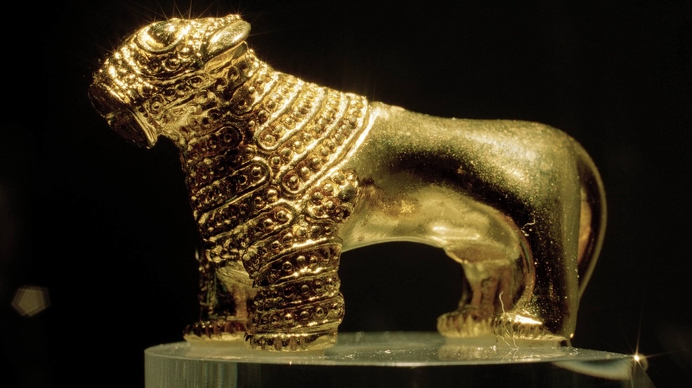 Löwe-Skulptur, Gold, Bronzezeit 3. Jahrhundert v. Chr.. Gefunden in Znori, Kacheti, Georgien. | Bild: picture alliance-akg