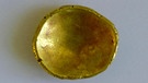 Keltische Goldmünzen namens "Regenbogenschüsselchen", Museum Heidenheim, Koenigsbronn, Baden-Wuerttemberg | Bild: picture alliance/Arco Images GmbH