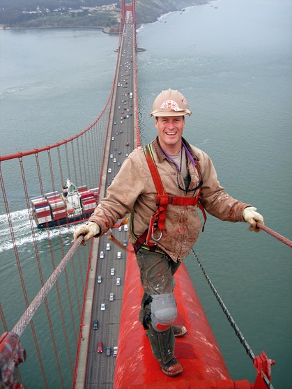 Anstreicher auf Halteseil der der Golden Gate Bridge | Bild: picture-alliance/dpa
