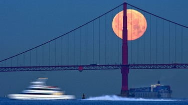 Golden Gate Bridge mit Vollmond | Bild: picture-alliance/dpa