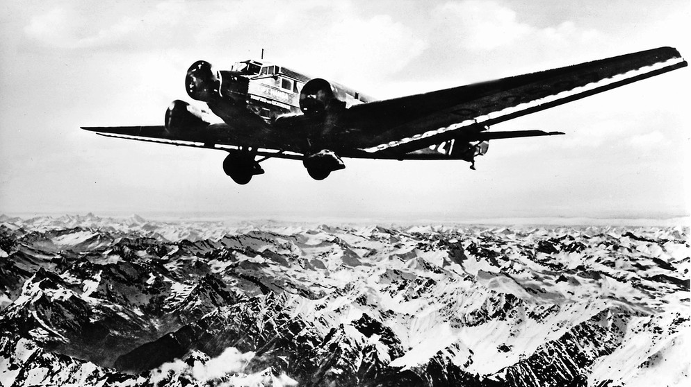 Ju 52 über verschneiten Bergen im Jahr 1932 | Bild: Lufthansa