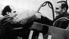 Willy Messerschmitt (l.) und Fritz Wendel (r.). Im Zweiten Weltkrieg jagten plötzlich Flieger ohne Propeller über den Himmel, schneller als ihre Vorgänger. Die deutsche Messerschmitt Me 262 schrieb Luftfahrtgeschichte. Am 25. Mai 1943 ging die Düsentrieb-Konstruktion in Serie. | Bild: picture-alliance/dpa