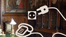 Illustration: Telefon mit Stecker und Steckdose,  Ludwigs Schlösser | Bild: picture-alliance/dpa, Creativ Collection