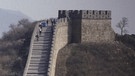 Die chinesische Mauer. Das Bauwerkt trug zum Erfolg der Seidenstraße bei, einem antiken Handelsweg zwischen Europa und China. | Bild: picture alliance/akg-images