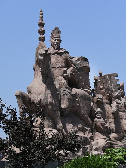 Zhang Qian-Statue in Hanzhong, China. Der chinesische General gilt als Vater der Seidenstraße. Die alte Seidenstraße war früher der wichtigste Handelsweg zwischen Europa und China. An der Neuen Seidenstraße ist auch der Duisburger Hafen angeschlossen.  | Bild: picture alliance-Photoshot