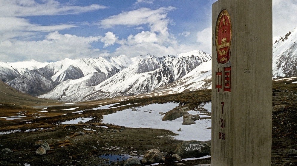 Der Khunjerab-Pass im Karakorum-Gebirge. Neben Wüsten mussten auf dem antiken Handelsweg Seidenstraße auch Hochgebirge bezwungen werden. | Bild: dpa / Bildarchiv