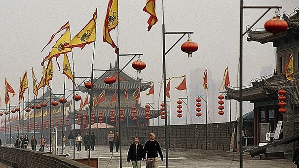 Stadtmauer von Xi'an. Die Stadt war der Startpunkt der antiken Seidenstraße. | Bild: picture-alliance/DUMONT Bildarchiv