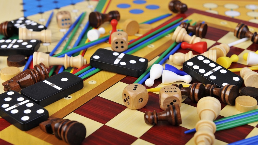 Spiele und Spielzeug: Schach - Spiele und Spielzeug - Gesellschaft