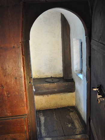Private Toilette im mittelalterlichen Schlafgemach der Salzburger Festung Hohensalzburg | Bild: picture-alliance/dpa