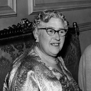 Agatha CHRISTIE, britische Schriftstellerin und Margaret LOCKWOOD, britische Schauspielerin in London am 04.09.1956. | Bild: picture alliance / Keystone | Keystone
