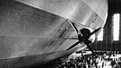 Das Luftschiff Hindenburg im Jahre 1936 in Frankfurt am Main. | Bild: picture-alliance/dpa