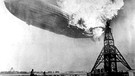 Der Zeppelin "Hindenburg" geht in Flammen auf | Bild: picture-alliance/dpa