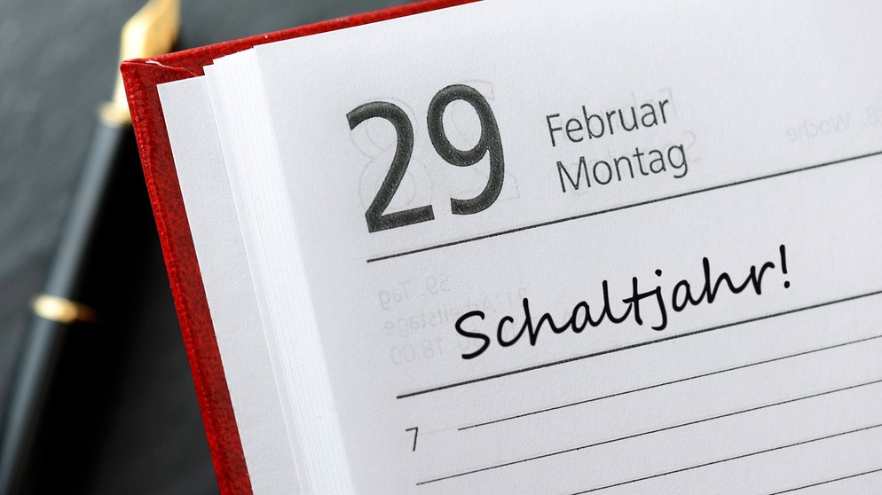Den 29. Februar gibt es nur alle vier Jahre - im sogenannten Schaltjahr. Wie kam es zu dieser Berechnung des Kalenders? | Bild: picture alliance | Christian Ohde