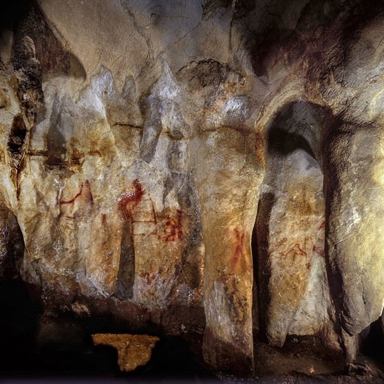 64 000 Jahre alte Malereien von Neandertalern. Prähistorische Zeichnungen an den Felswänden von Höhlen und Grotten zählen zu den ältesten Kunstwerken der Menschheit. Für Archäologie, Geschichte und Kunst sind Höhlenmalereien daher enorm wichtige Funde. | Bild: dpa-Bildfunk/P. Saura