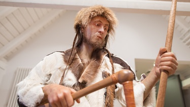 Nachbildung von Ötzi | Bild: picture-alliance/dpa