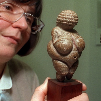 Eine Kopie der Venus von Willendorf aus dem Jungpaläolithikum. | Bild: picture-alliance/dpa