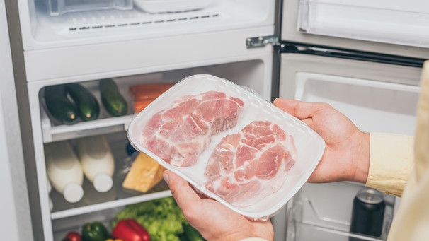 Fleisch im Kühlschrank aufbewahrt | Bild: colourbox.com