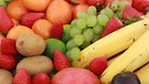 Verschiedene Obstsorten, heimische und exotische, die auch Lebensmittelallergien und - unverträglichkeiten hervorrufen können. | Bild: picture alliance/APA/picturedesk.com