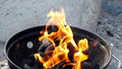 Ein Grill mit lodernden Flammen | Bild: colourbox.com