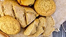 Glutenfreie Brote - für Menschen mit Zöliakie ist es wichtig, glutenfreie Produkte zu essen.  | Bild: picture alliance