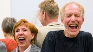 Teilnehmer eines Lachclubs in Münster. Menschen hält Lachen glücklich und gesund. | Bild: picture-alliance/dpa