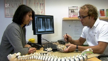Ischias: Gereizter Nerv kann Rückenschmerzen verursachen | Bild: Screenshot BR