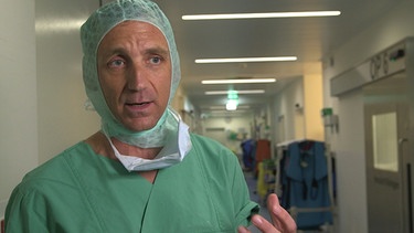 Prof. Dr. med. Christoph J. Siepe,  Neurochirurg, Wirbelsäulenzentrum Schön Klinik München Harlaching | Bild: BR