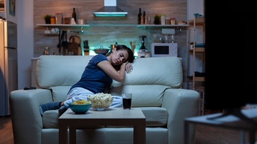 Schlafmangel lässt sich am Wochenende nur teilweise ausgleichen. Wenig Schlaf ist gesundheitsschädlich, doch im Alltag bleibt oft keine Zeit zum Ausruhen.  | Bild: www.colourbox.com