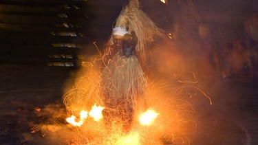 Feuertänzer auf Bali | Bild: picture-alliance/dpa/Global Travel Images