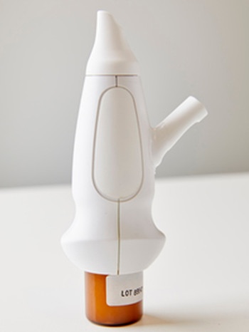 Nasenspray mit Mundstück | Bild: Per Gisle Djupesland, HNO-Arzt und Erfinder aus Oslo, Norwegen