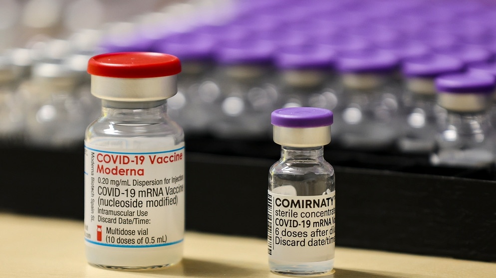 Impfdosen der mRNA-Impfstoffe von Biontech und Moderna. | Bild: picture-alliance/dpa/dpa-Zentralbild/Jan Woitas