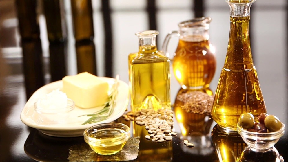 Fette und Öle enthalten Omega-3-Fettsäuren und haben eine besonders stimmungsaufhellende Wirkung.  | Bild: BR/Gut zu wissen