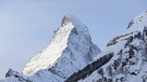 Schnee liegt  auf dem Matterhorn.  | Bild: dpa-Bildfunk/Dominic Steinmann