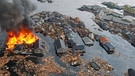 Zerstörte Häuser und Feuer nach dem Erdbeben und Tsunami in Japan vom 11. März 2011. | Bild: picture-alliance/dpa
