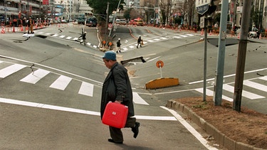 1995 richtete ein Erdbeben in Kobe gewaltige Schäden an. | Bild: picture alliance/dpa