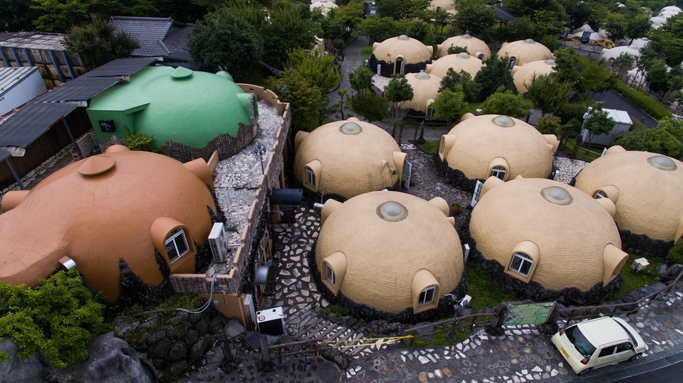 Erdbebensichere Styroporhäuser in Japan. | Bild: picture alliance / NurPhoto / Richard Atrero de Guzman