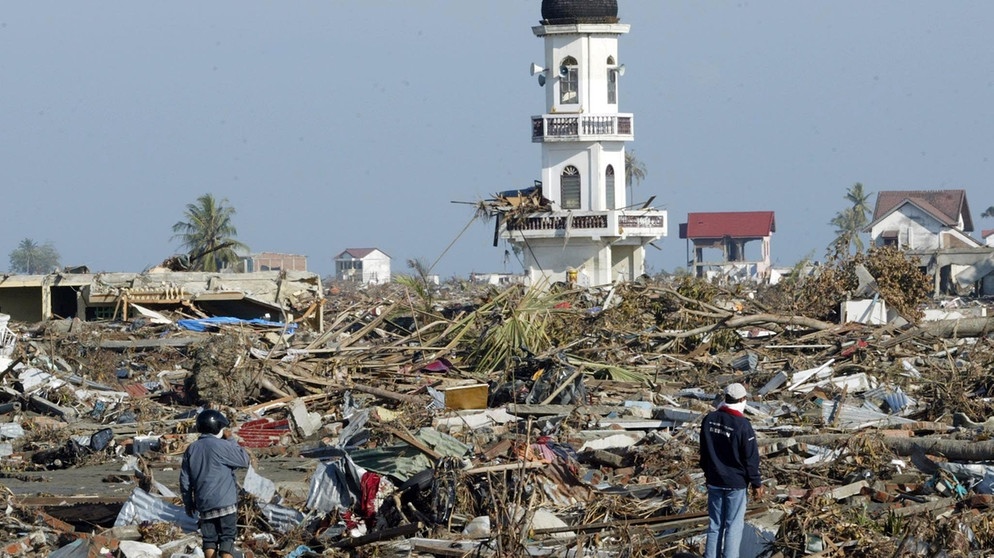 Nach dem Tsunami 2004 | Bild: picture-alliance/dpa
