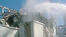 Löschzüge versuchen den Brand im Atomkraftwerk Fukushima zu löschen. Am 10. März 2011 zerstörte erst ein Erdbeben und der darauffolgende Tsunami das Kernkraftwerk im Norden Japans.  | Bild: picture alliance  dpa  Kyodo