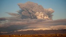 Aschewolke des Vulkans Eyjafjallajökull, Island, der große Vulkanausbruch löste Chaos im europäischen Luftraum aus.  | Bild: picture-alliance/dpa